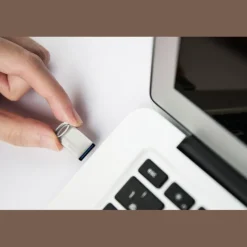 Pendrive Transcend JetFlash 710 32GB USB 3.0 Plata